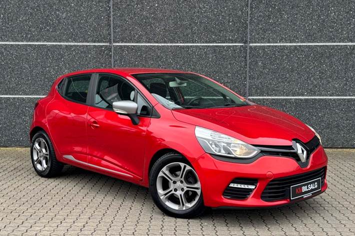 Rød Renault Clio IV fra 2016 set udefra