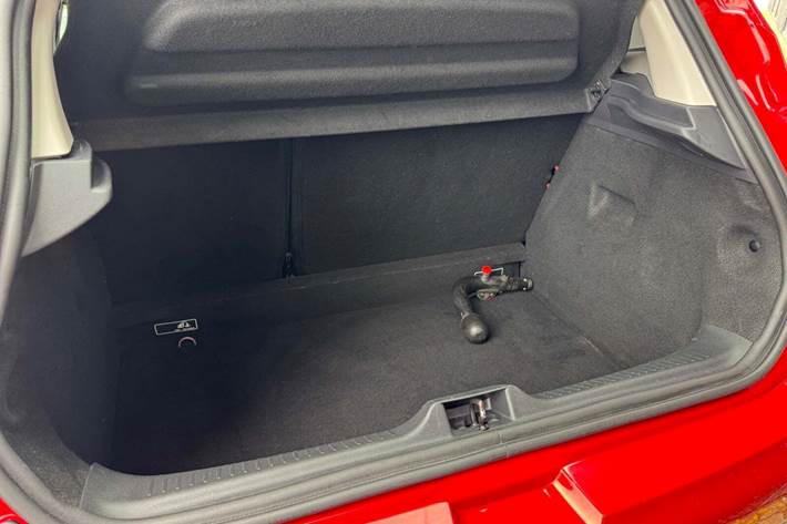 Rød Renault Clio IV fra 2016