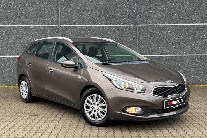 Brun Kia Ceed fra 2013 set udefra