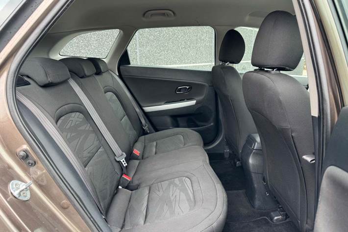 Brun Kia Ceed fra 2013