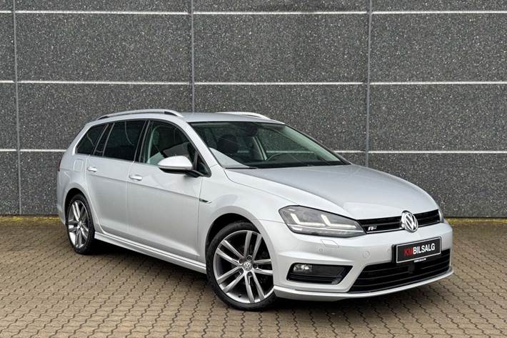 Sølv VW Golf VII fra 2017 set udefra