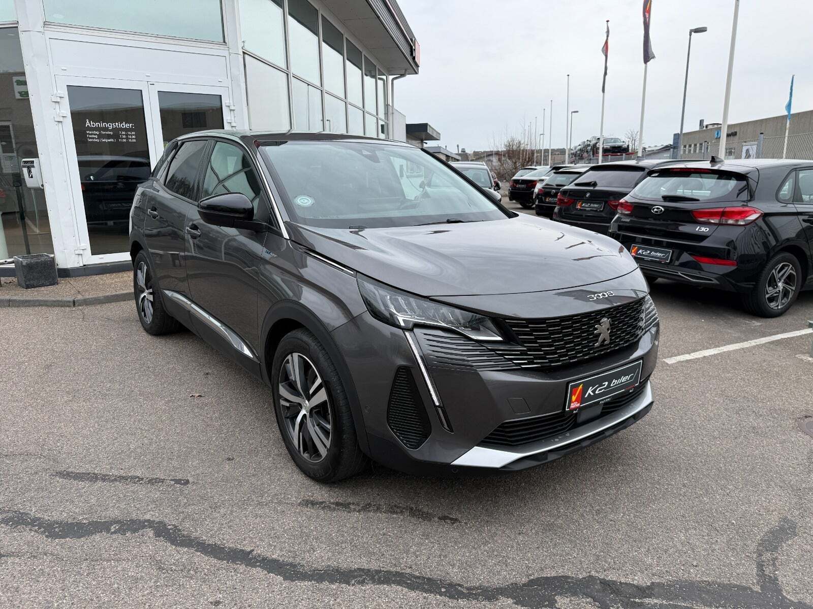 Grå Peugeot 3008 fra 2022