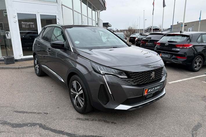 Grå Peugeot 3008 fra 2022