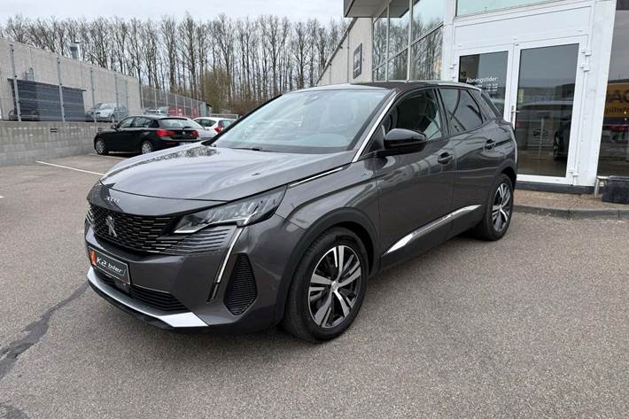 Grå Peugeot 3008 fra 2022