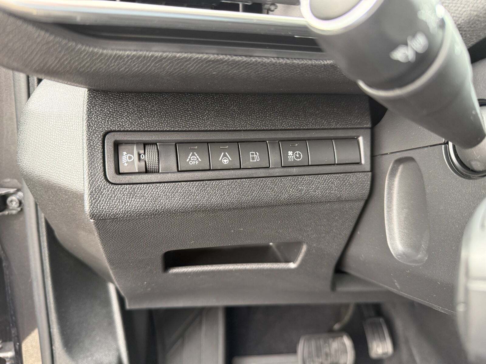 Grå Peugeot 3008 fra 2022