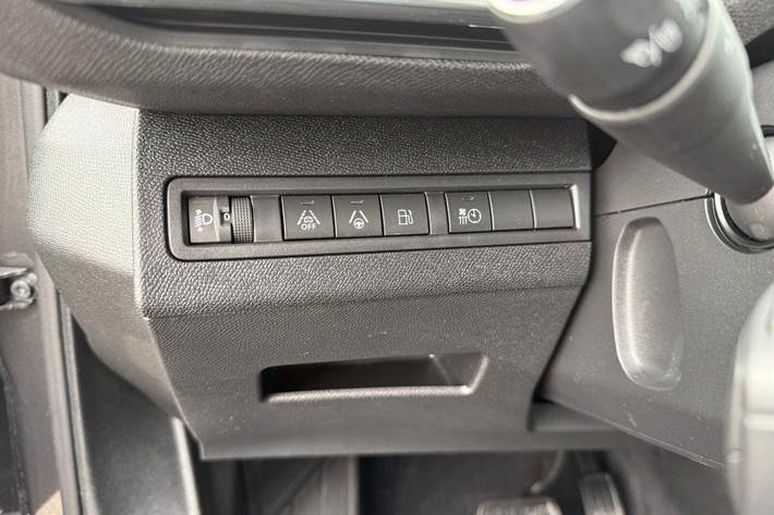 Grå Peugeot 3008 fra 2022