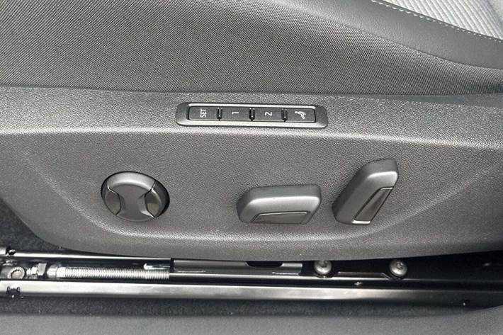 Hvid Skoda Enyaq fra 2026