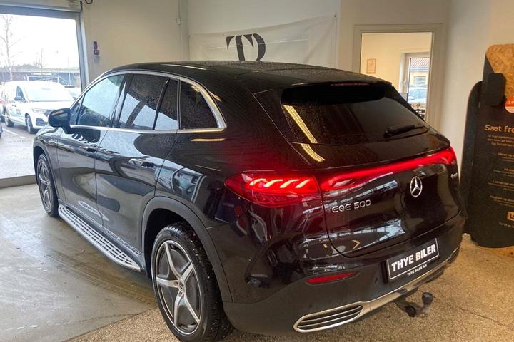 Sort Mercedes EQE500 SUV fra 2024