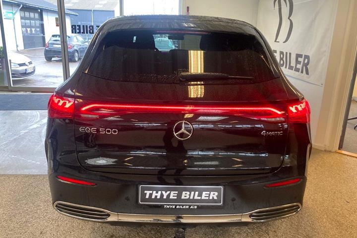 Sort Mercedes EQE500 SUV fra 2024 set udefra