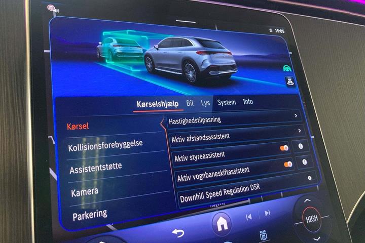Sort Mercedes EQE500 SUV fra 2024