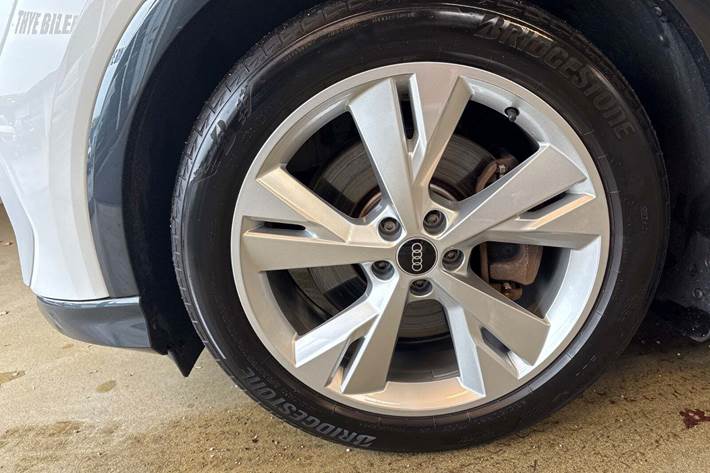 Hvid Audi Q4 e-tron fra 2023