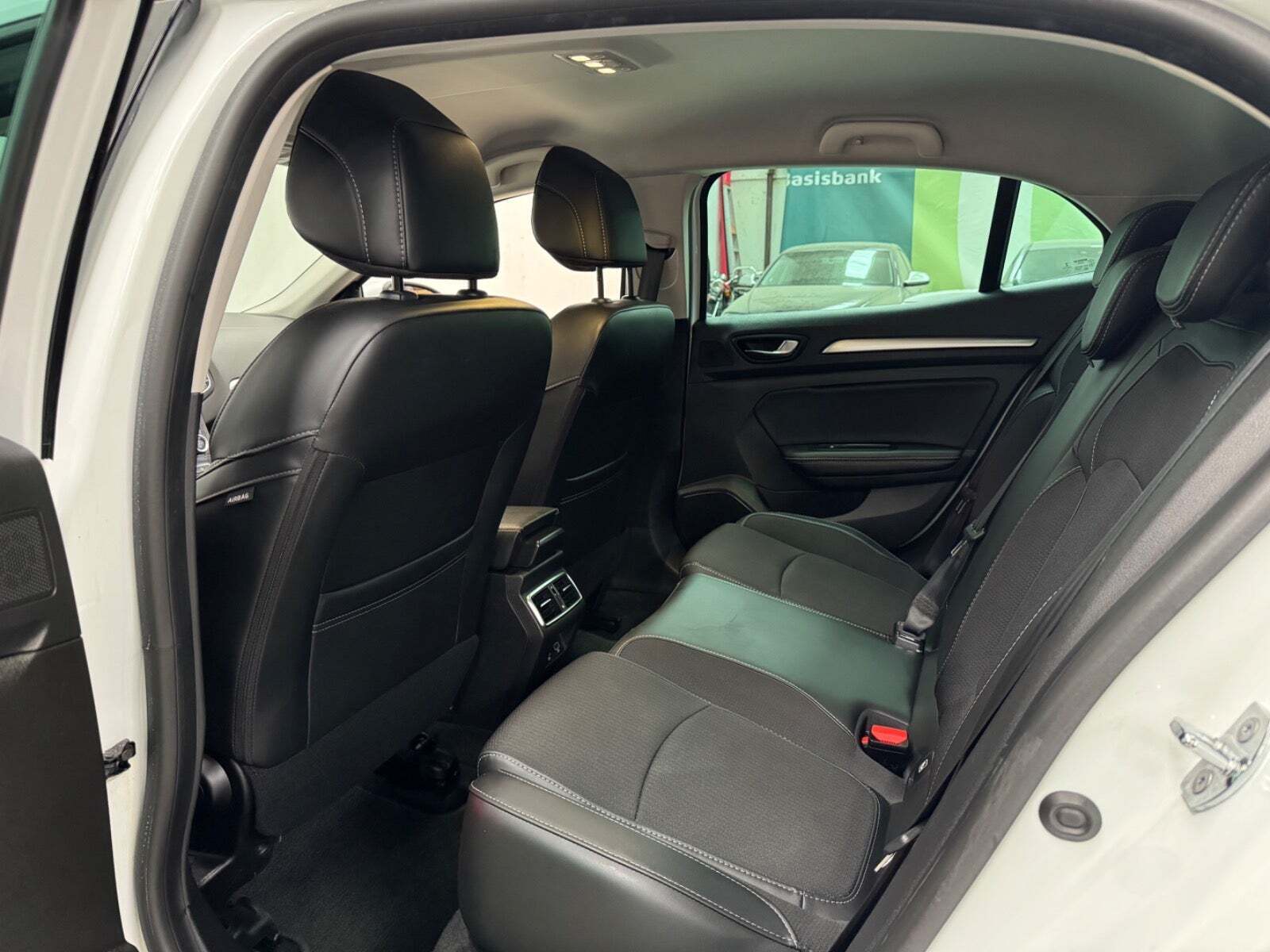 Hvid Renault Megane IV fra 2021