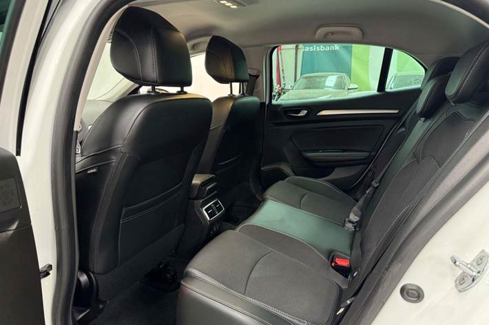 Hvid Renault Megane IV fra 2021