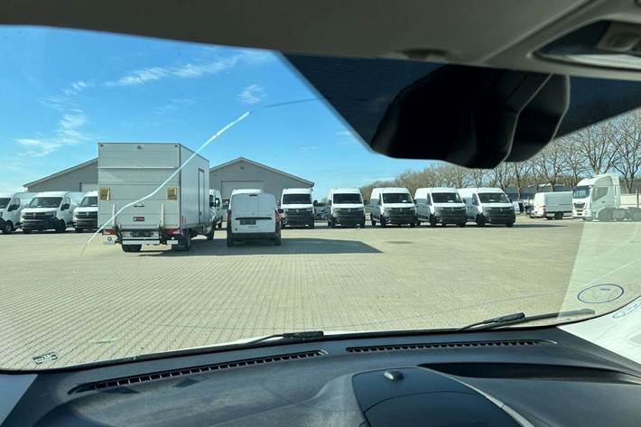 Beige Ford Transit Courier fra 2020