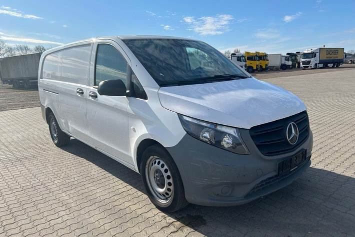 Hvid Mercedes Vito 114 fra 2021