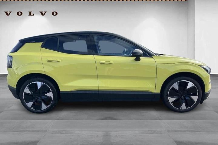 Gul Volvo EX30 fra 2025