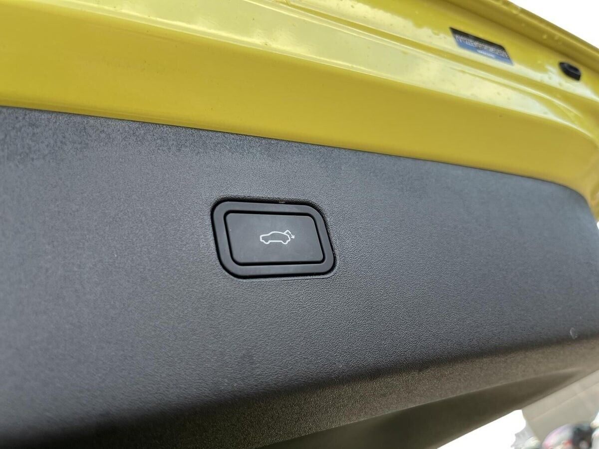 Gul Volvo EX30 fra 2025