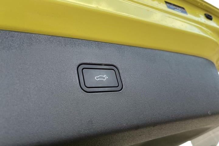 Gul Volvo EX30 fra 2025