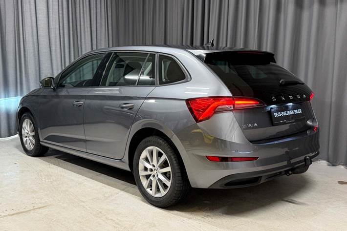 Grå Skoda Scala fra 2022