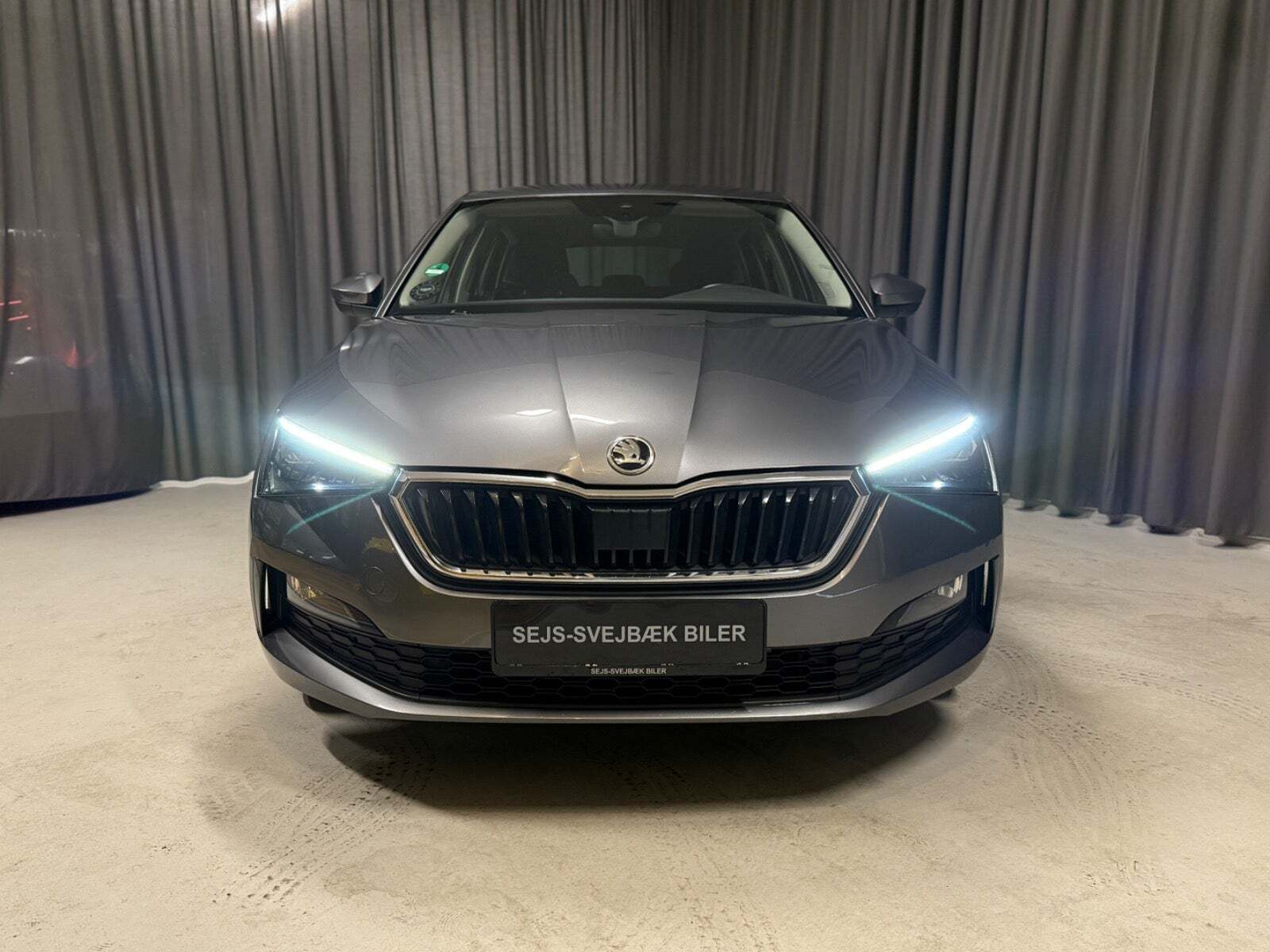 Grå Skoda Scala fra 2022