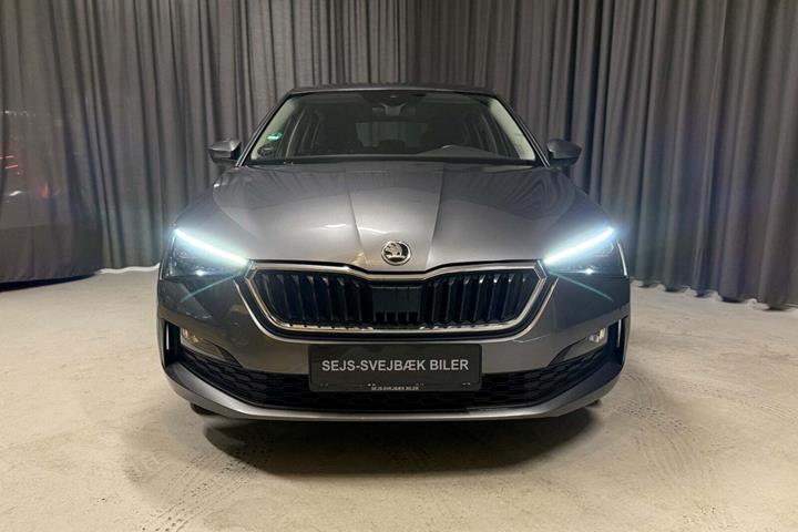 Grå Skoda Scala fra 2022