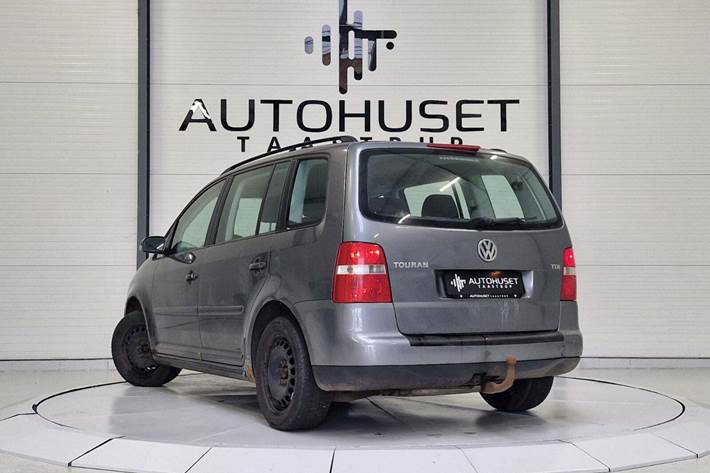 Brun VW Touran fra 2006