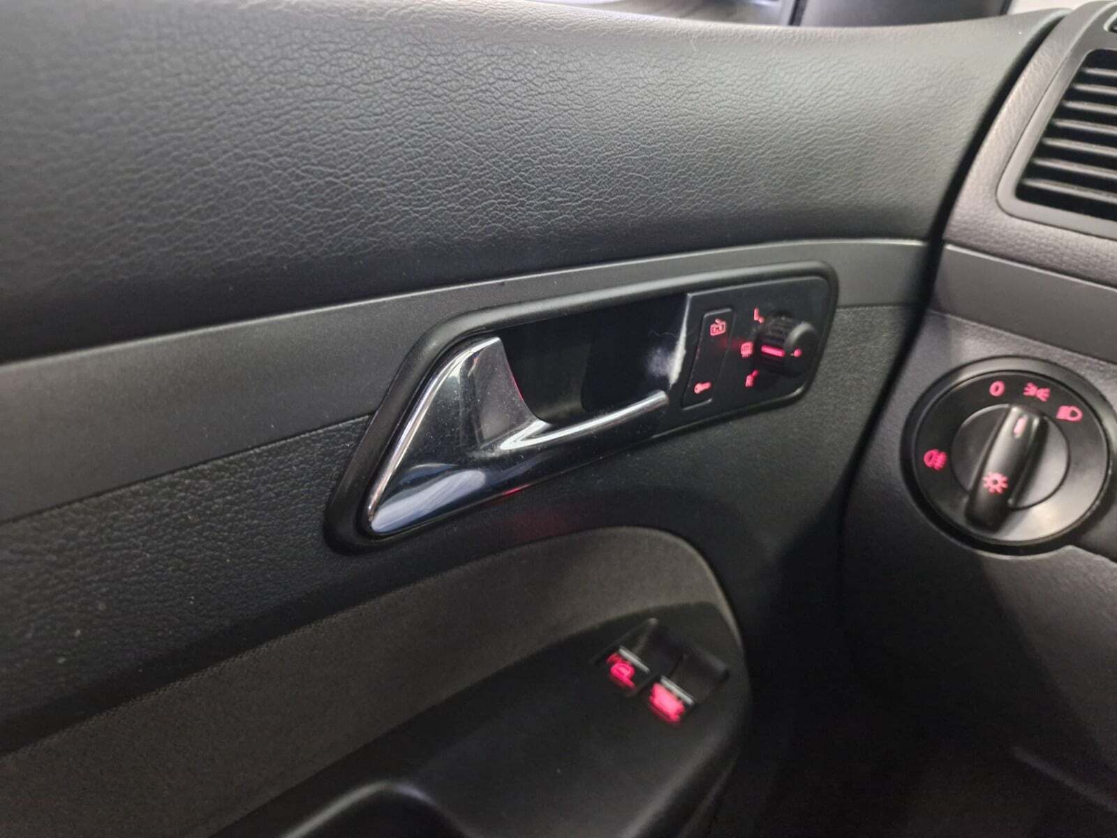 Brun VW Touran fra 2006