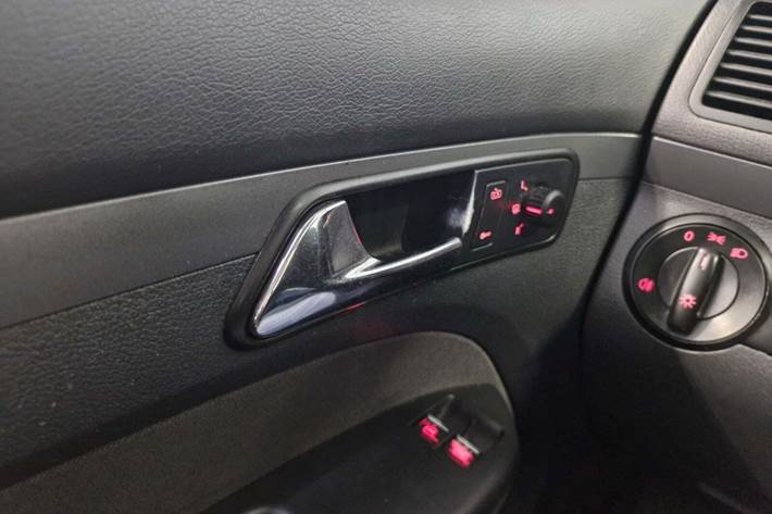 Brun VW Touran fra 2006