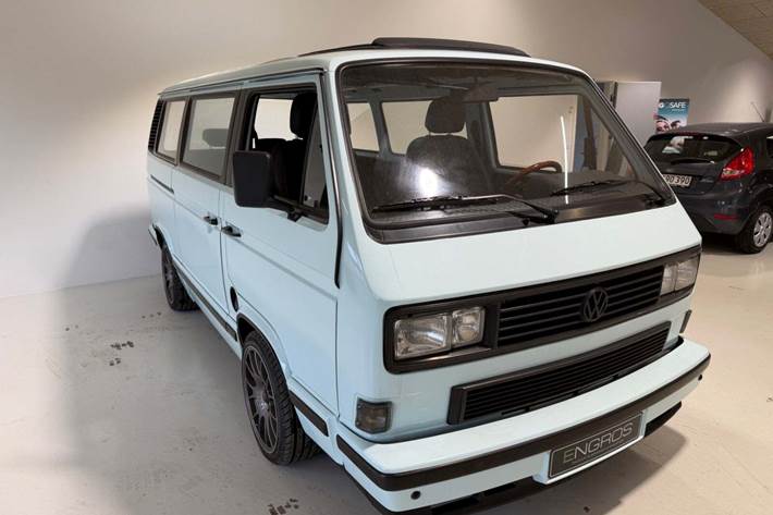 Blå VW Transporter fra 1986