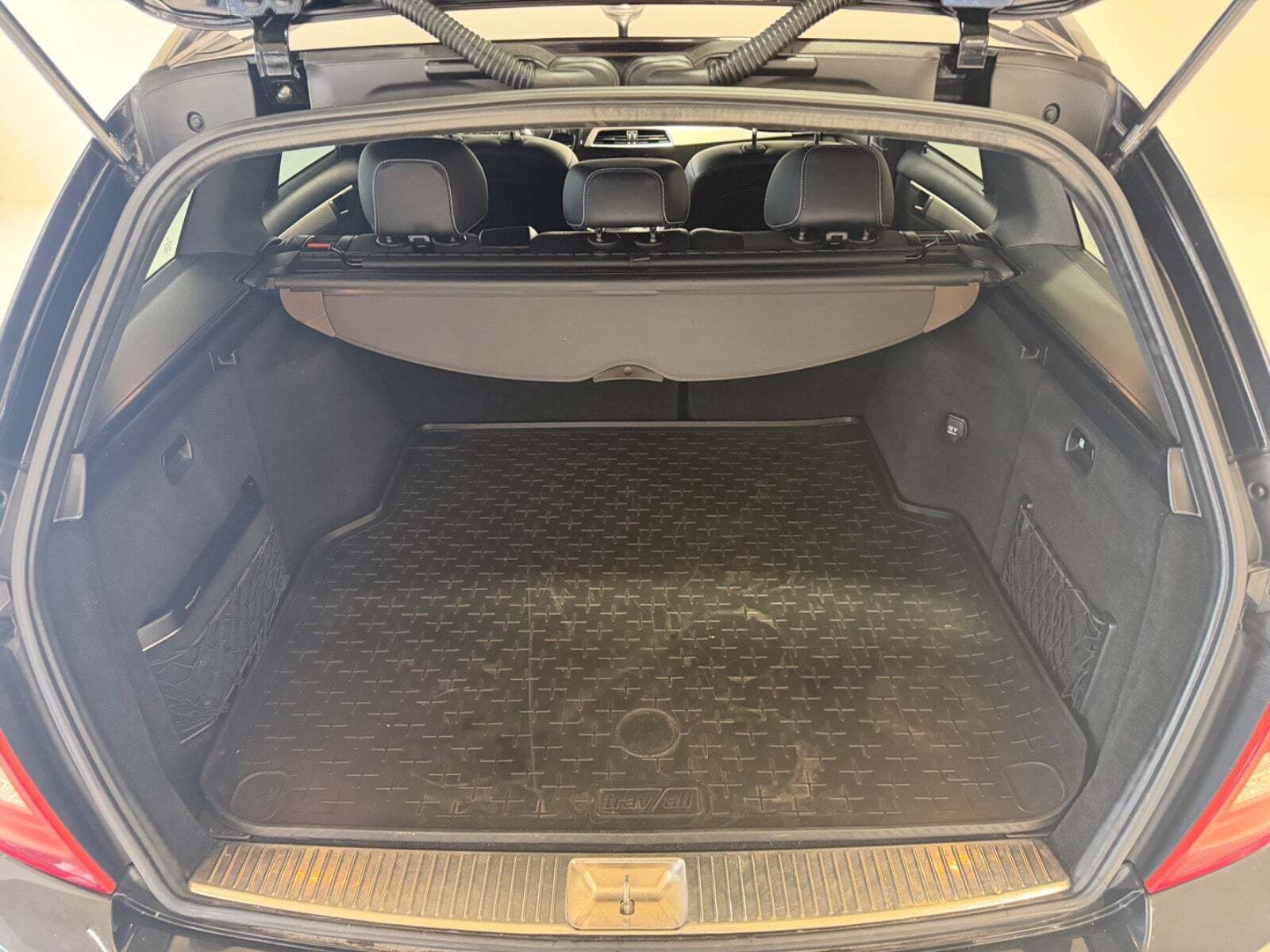 Sort Mercedes C220 fra 2013