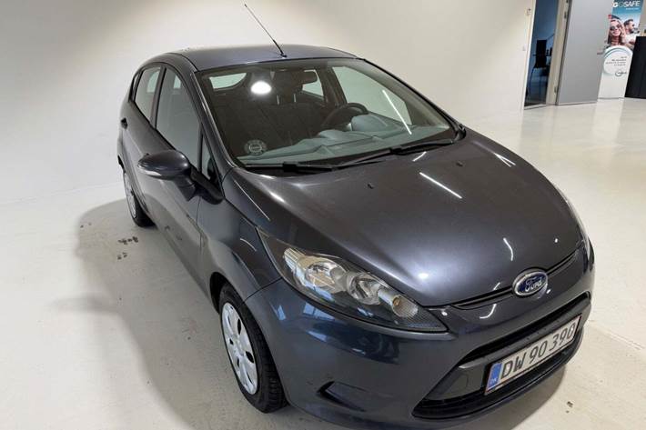 Grå Ford Fiesta fra 2010