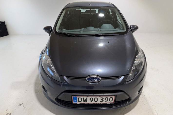Grå Ford Fiesta fra 2010