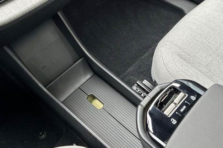 Gul Volvo EX30 fra 2024