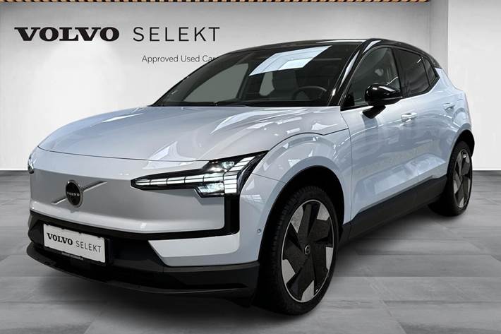 Blå Volvo EX30 fra 2025 set udefra