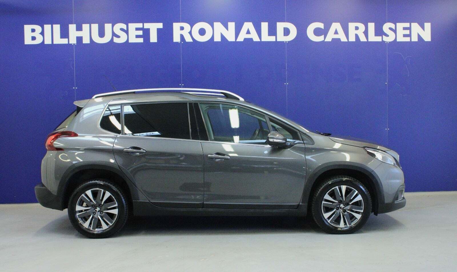 Grå Peugeot 2008 fra 2019