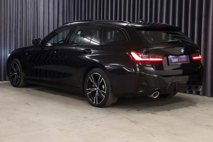 Sort BMW 330e fra 2024