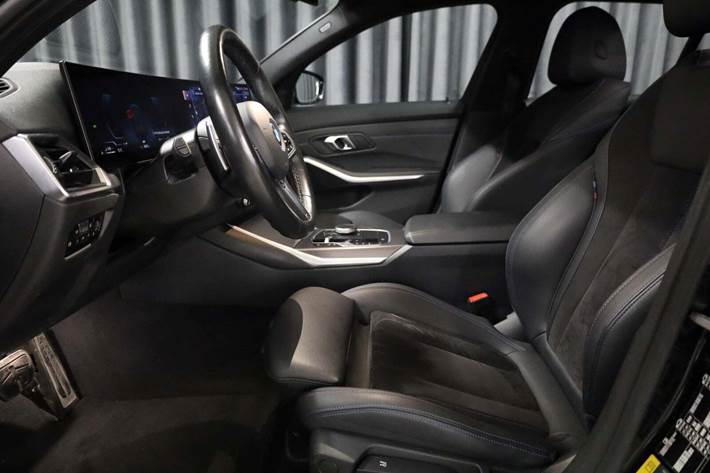Sort BMW 330e fra 2024