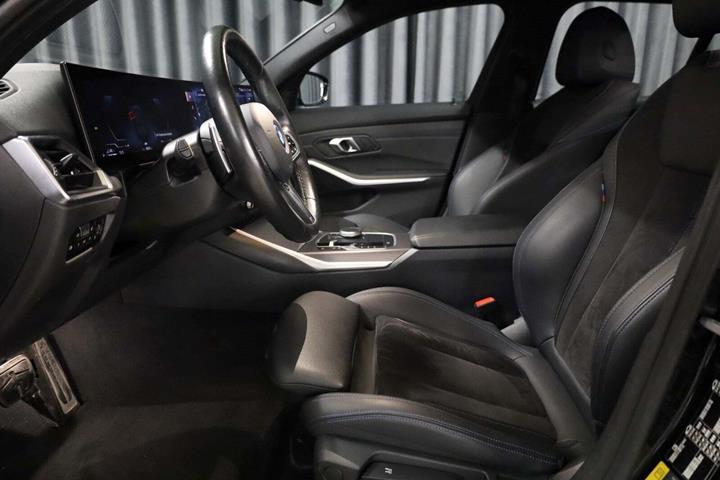 Sort BMW 330e fra 2024