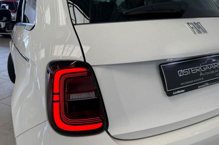 Hvid Fiat 500e fra 2023