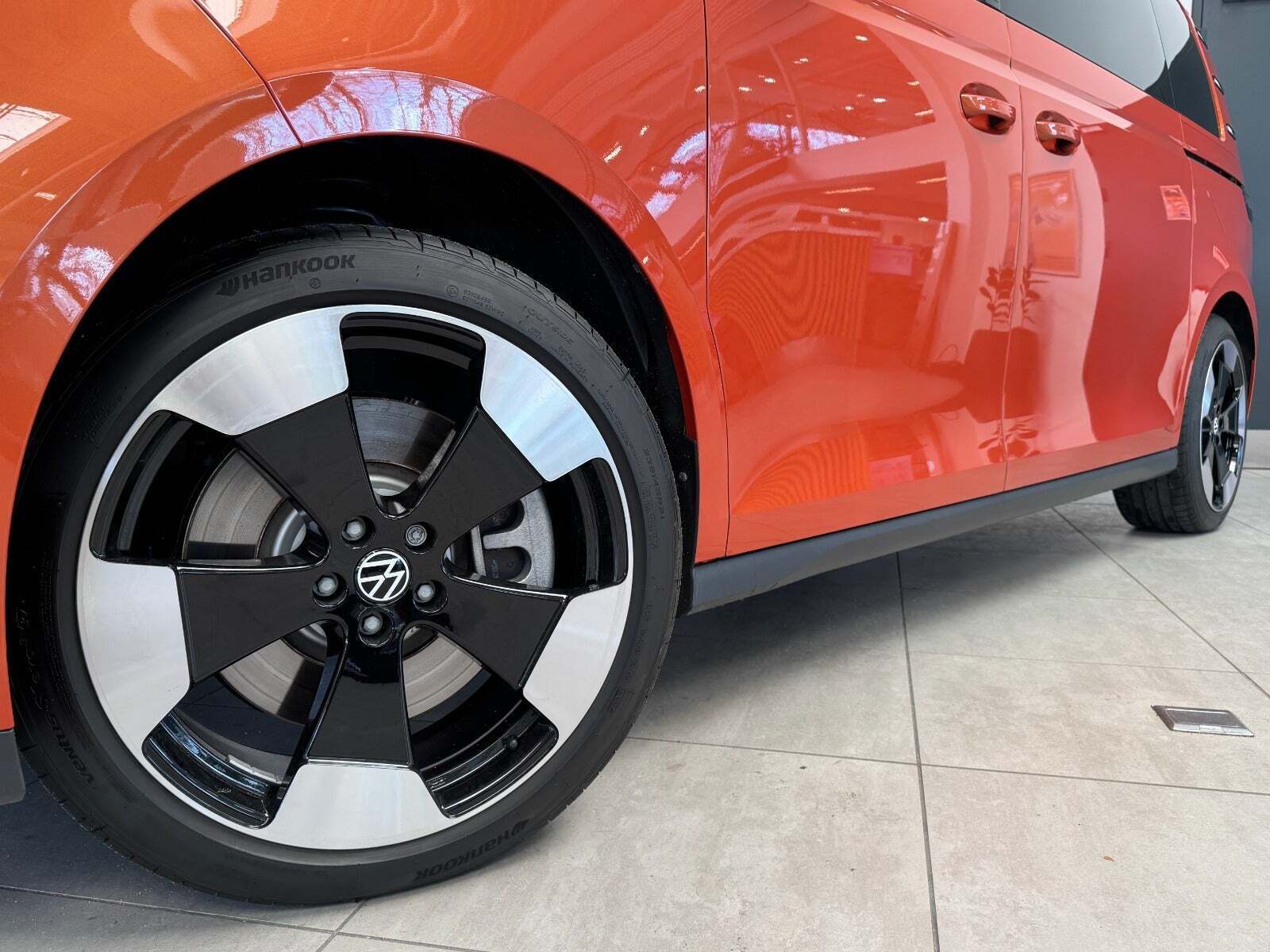 Orange VW ID.Buzz fra 2025