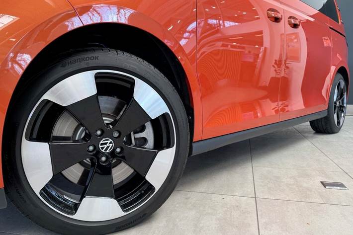 Orange VW ID.Buzz fra 2025