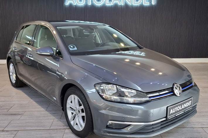 Grå VW Golf VII fra 2018