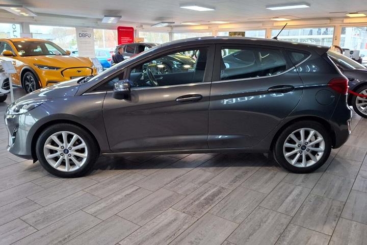 Grå Ford Fiesta fra 2018