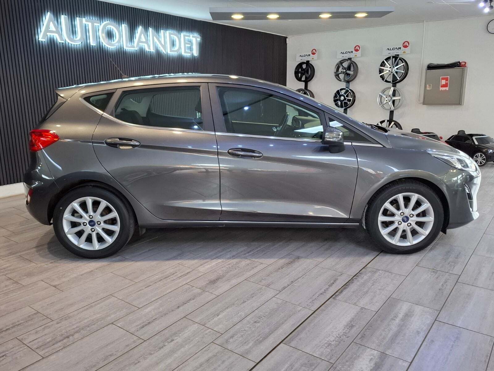 Grå Ford Fiesta fra 2018