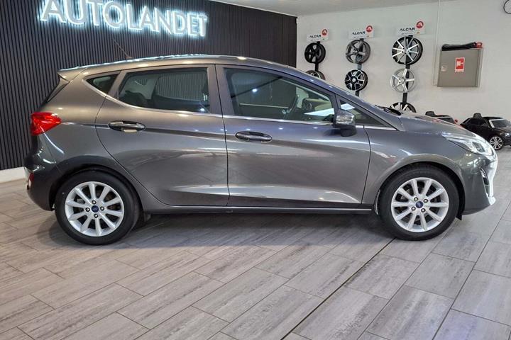 Grå Ford Fiesta fra 2018