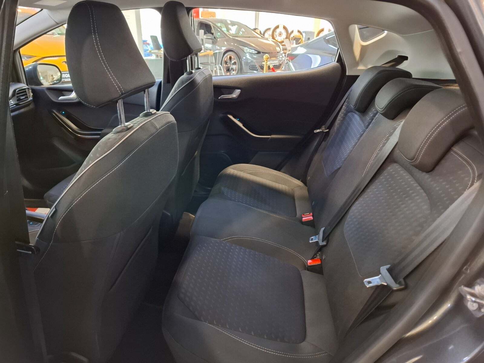 Grå Ford Fiesta fra 2018