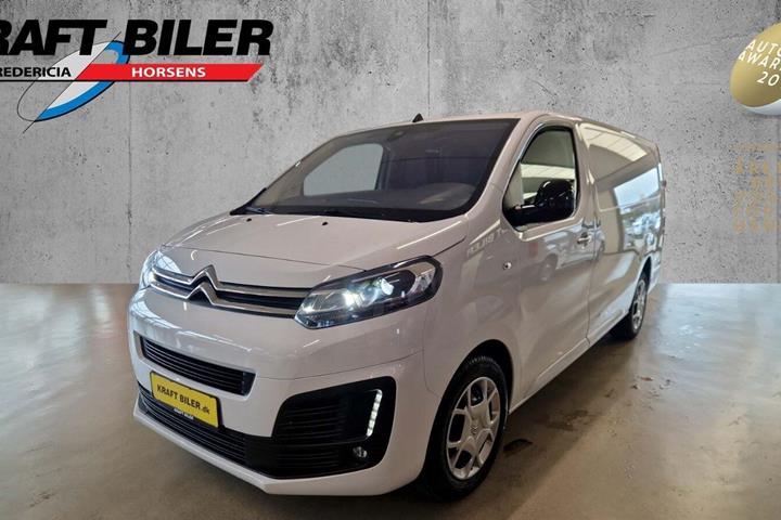 Hvid Citroën Jumpy fra 2024 set udefra