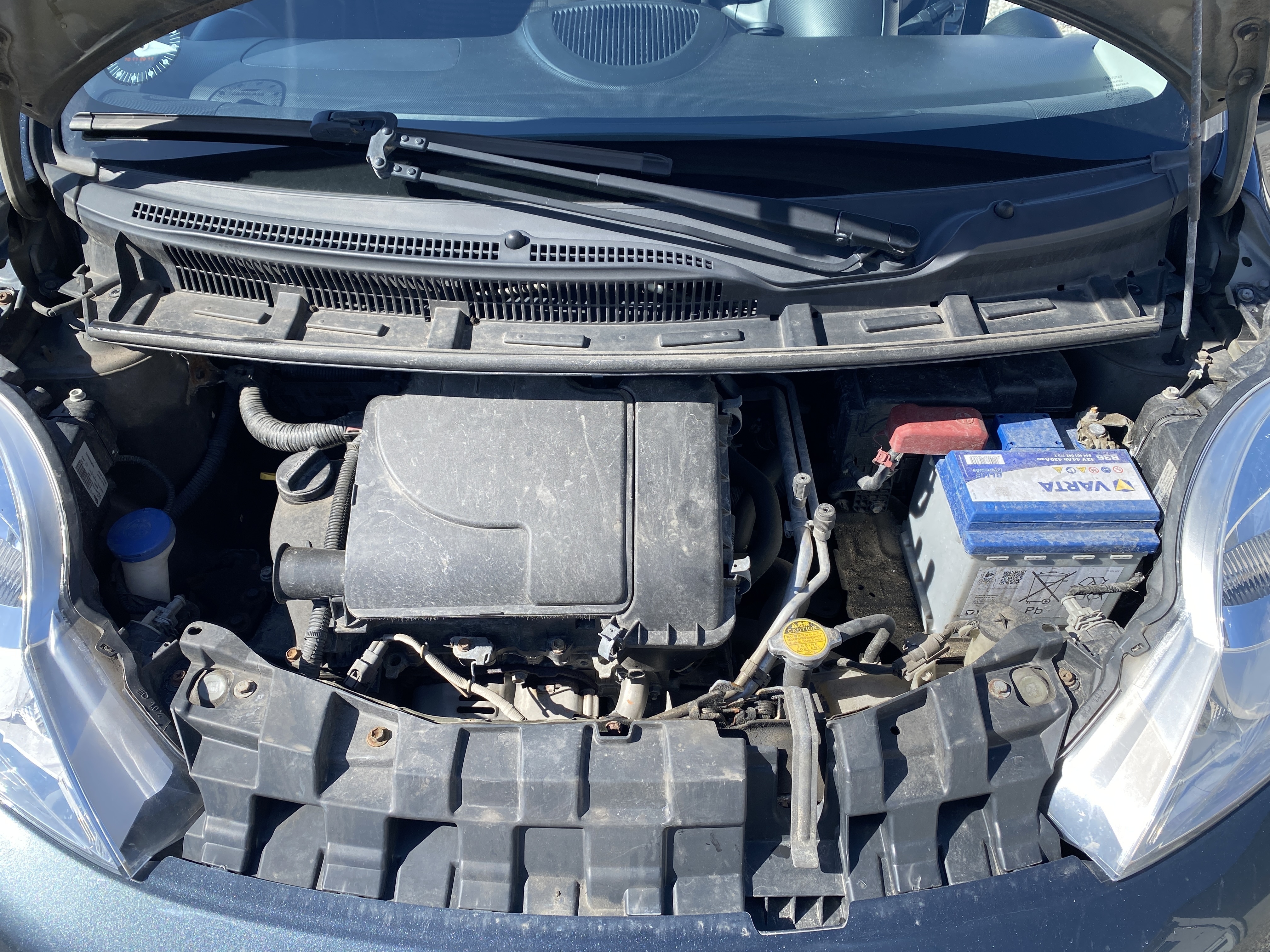 Grå Peugeot 107 fra 2014