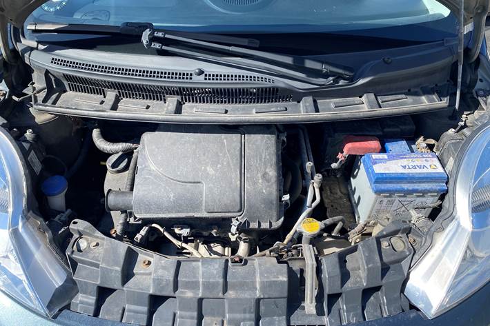 Grå Peugeot 107 fra 2014