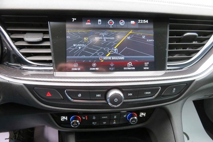 Hvid Opel Insignia fra 2018